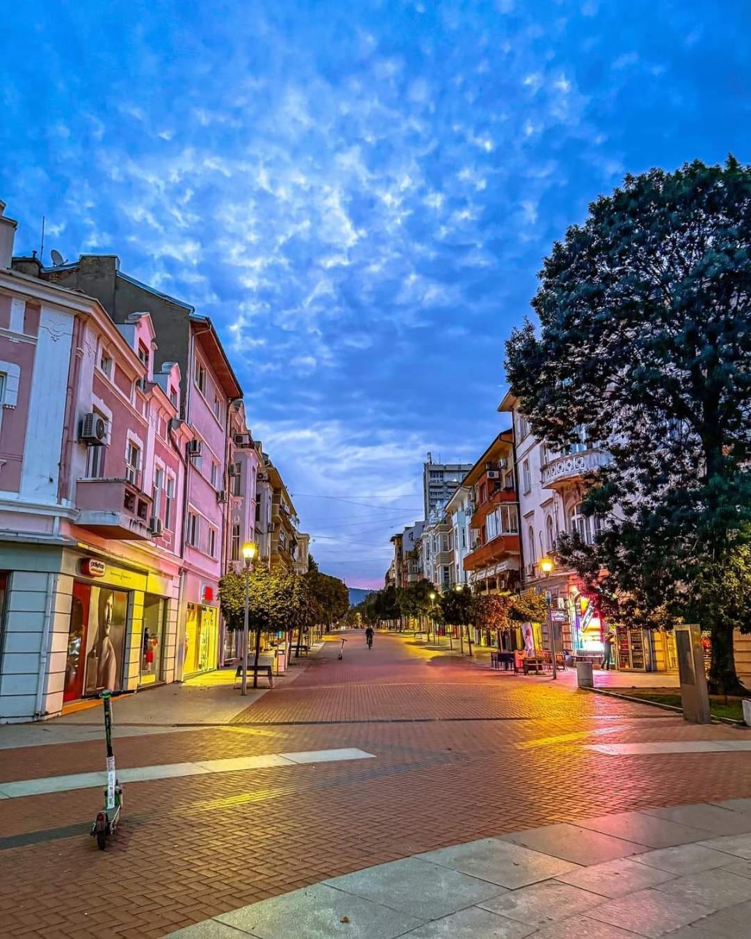 Luxury 2 Bedroom Apartment In Central Varna Esterno foto